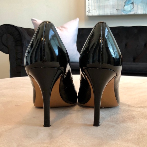 ELIE TAHARI PATENT LEATHER ROUND TOE PUMPS - Picture 14 of 15